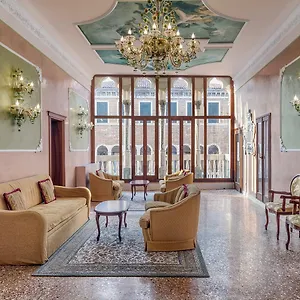 Pausania Hotel Veneza